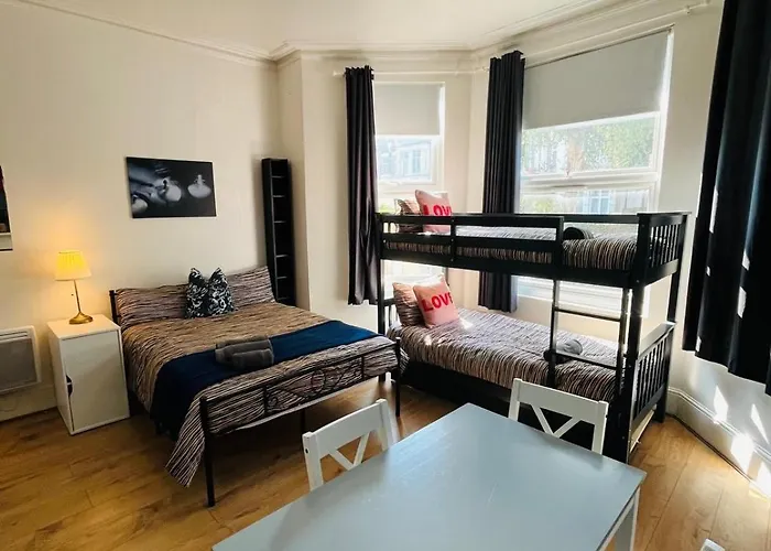 Wonderful Fully-Equipped Studio Near Central London 8