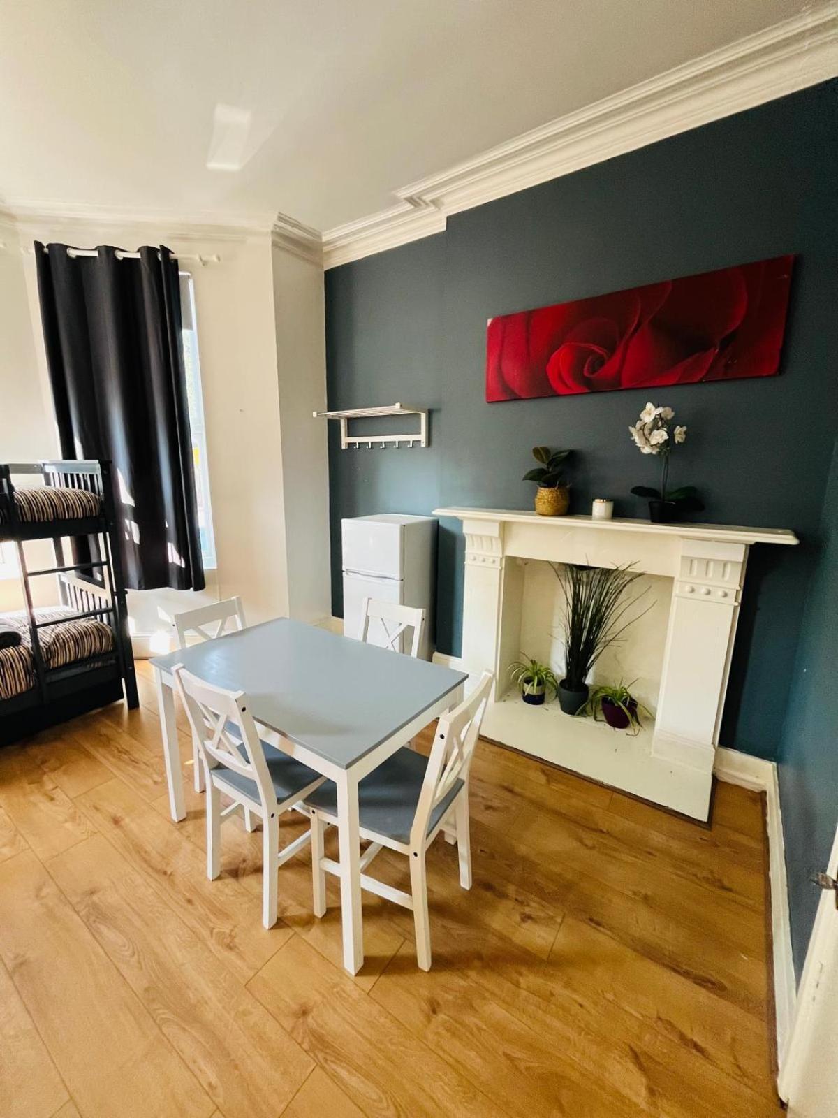 Wonderful Fully-equipped Near 8 Apartment London