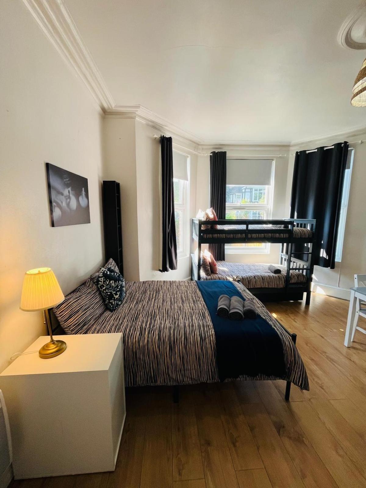 Wonderful Fully-equipped Near 8 * London