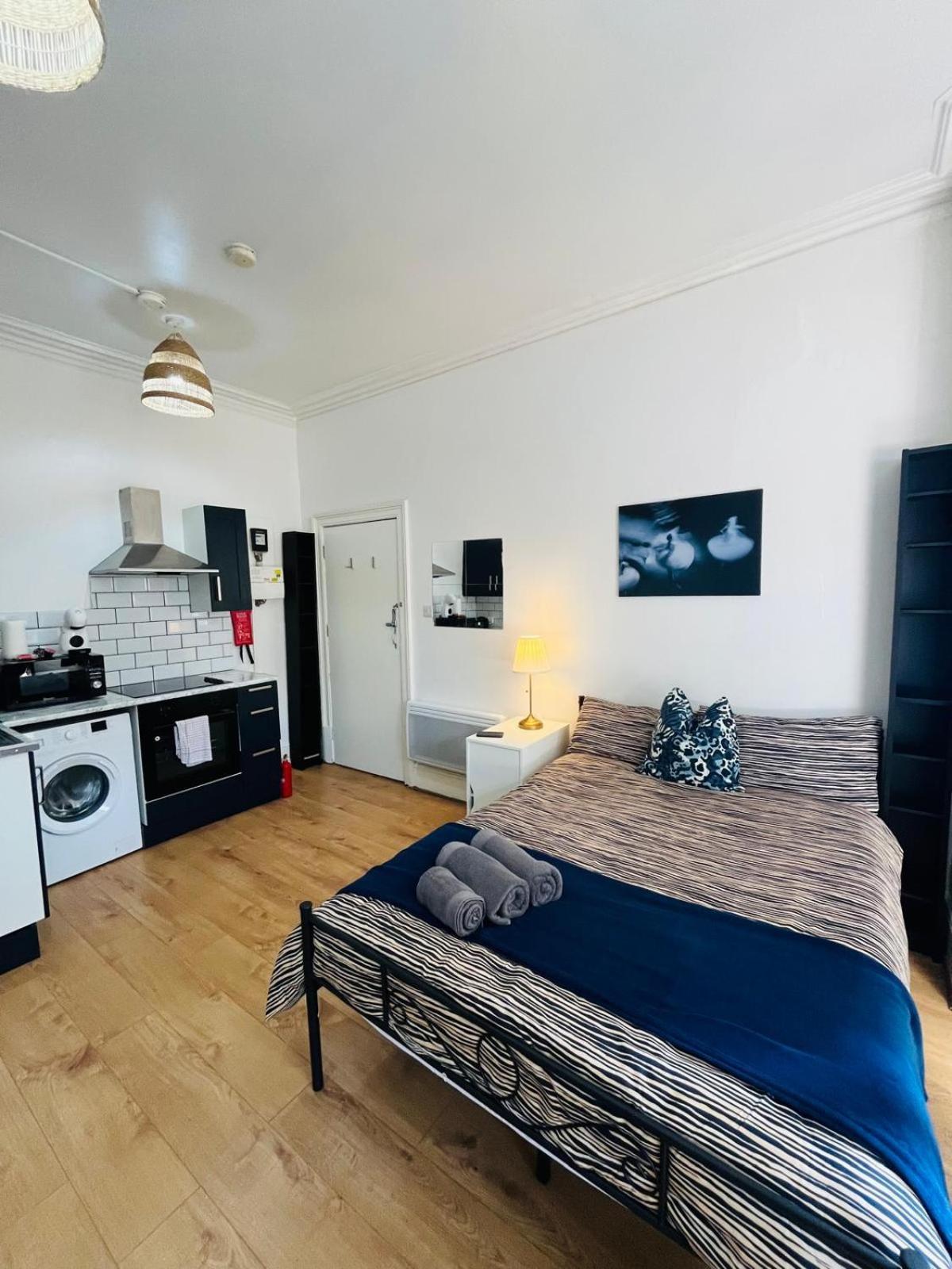 Wonderful Fully-equipped Near 8 Apartment London