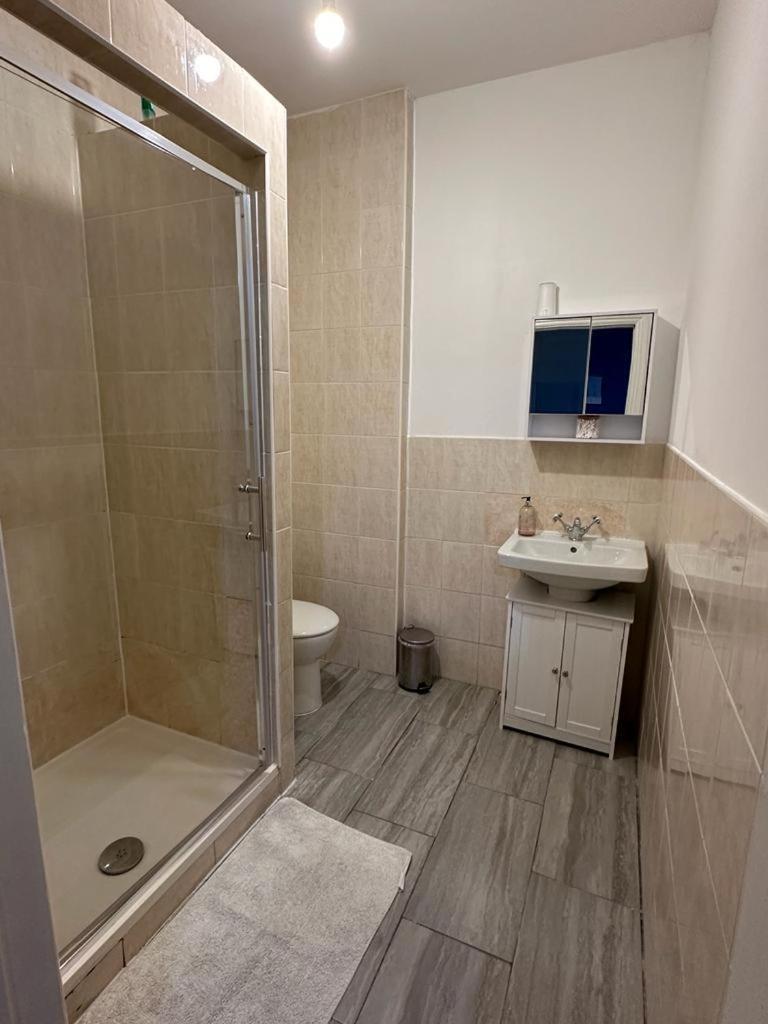 Apartamento 10 Minutes To Wembley Guest *